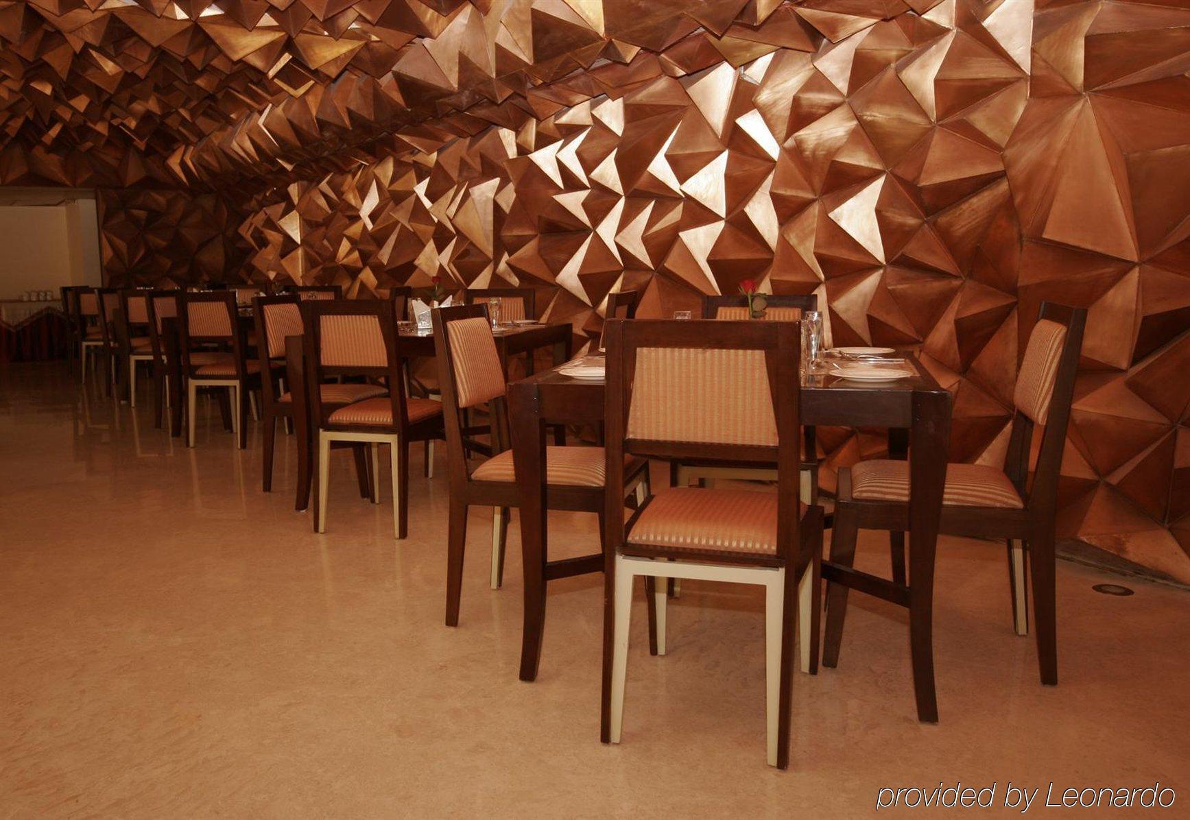 Hotel Trinity Isle Bangalore Restoran foto